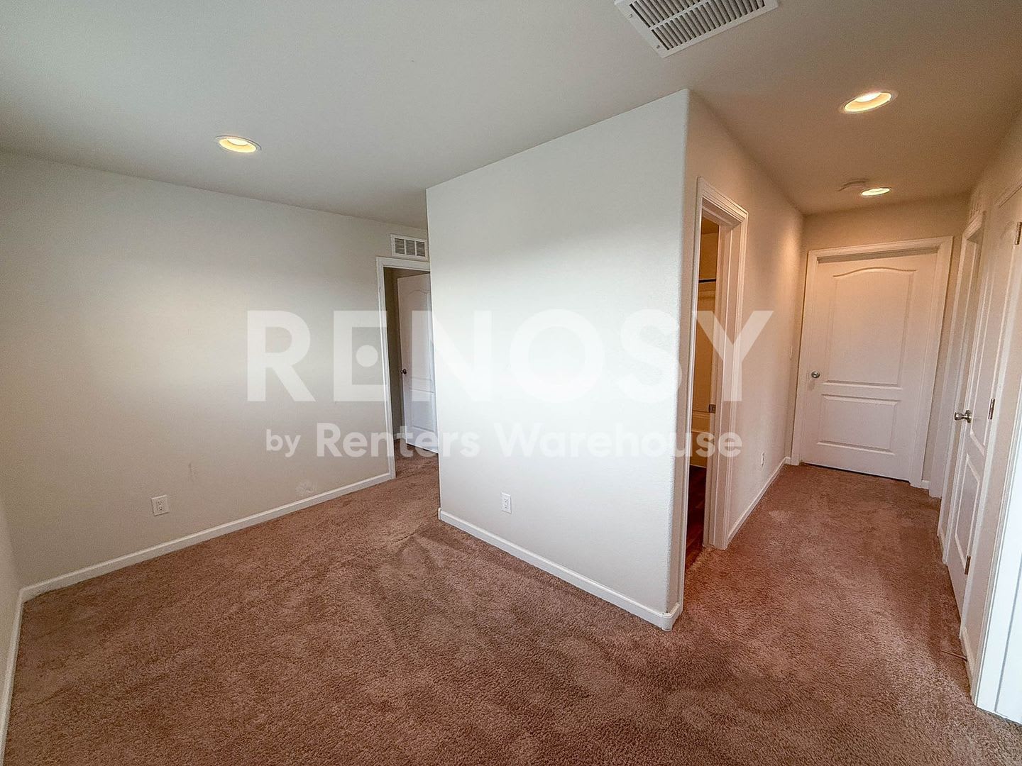 Spacious 4-Bedroom Home with Open Floor Plan and Large Backyard in Thornton – photo 5