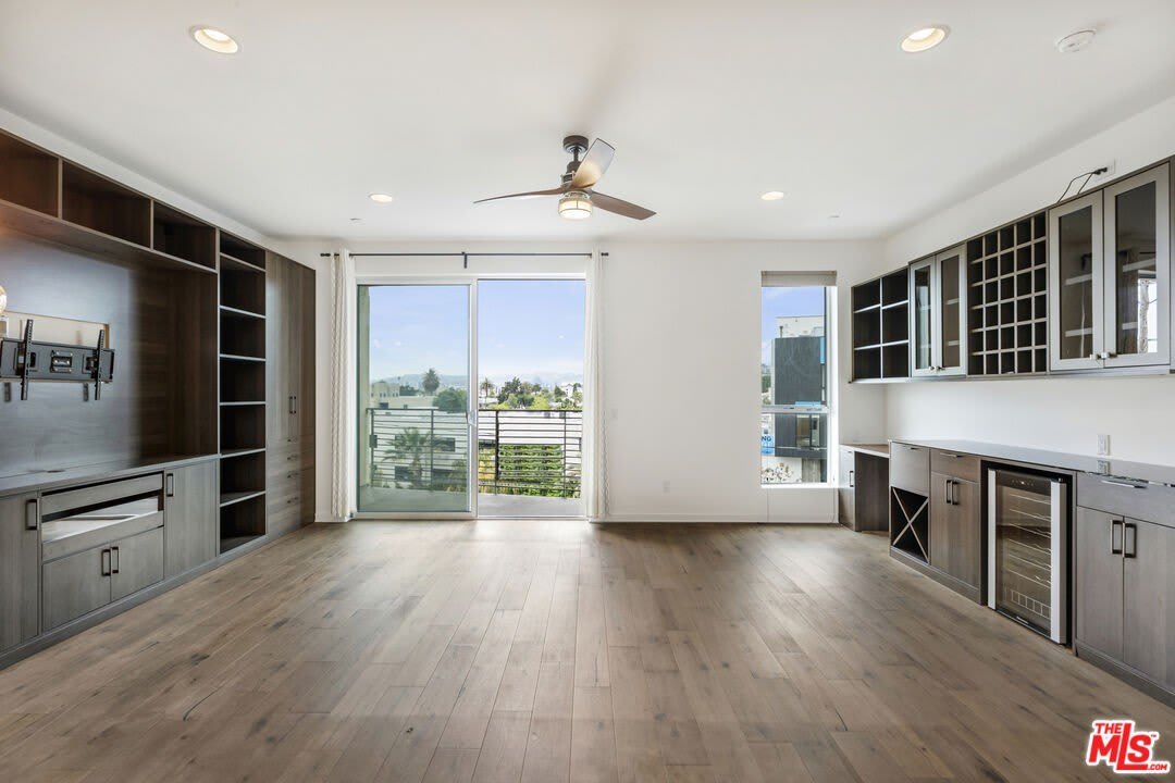 1045 Manzanita St – photo 3