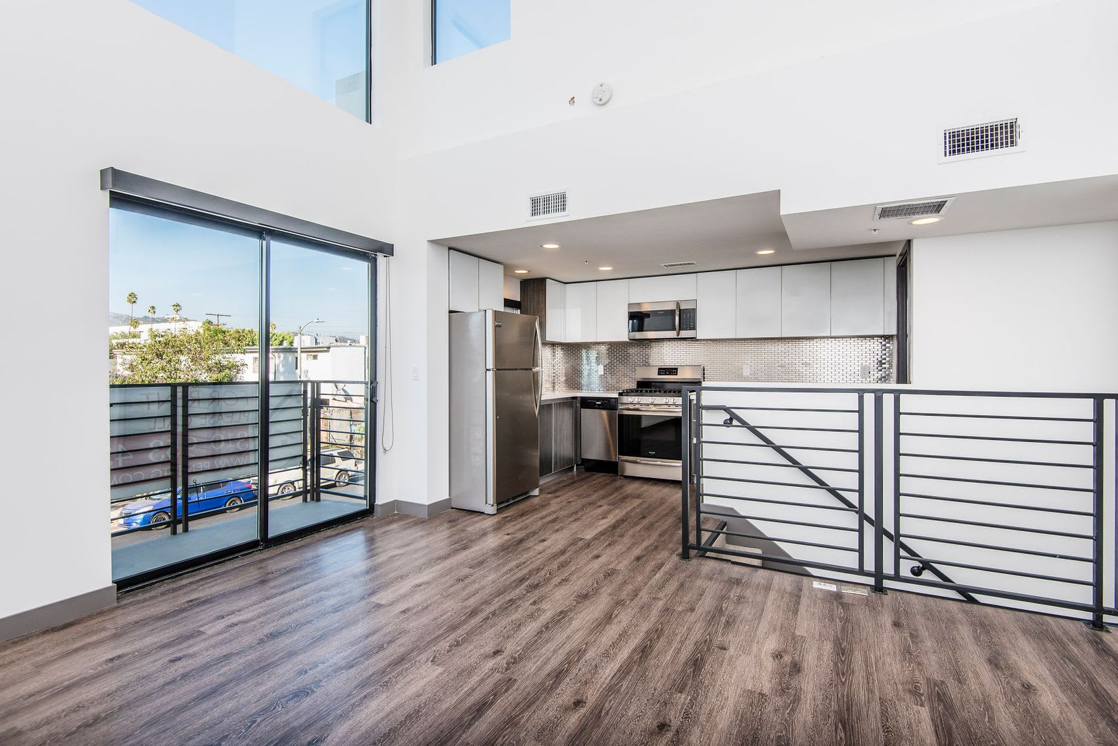 Come home to these New Modern Townhouse in Hollywood! – photo 3