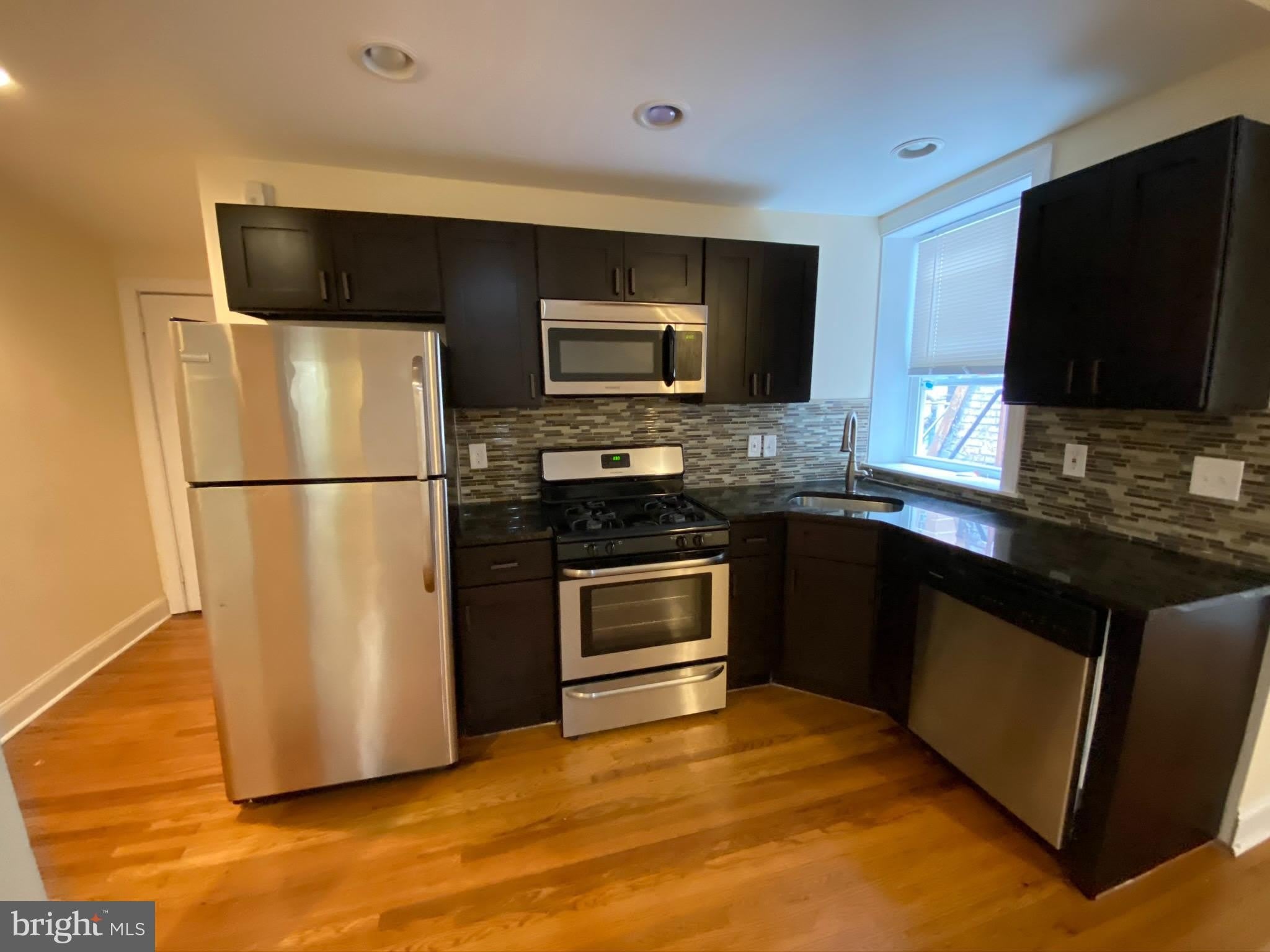 1529 SPRUCE Street – photo 1