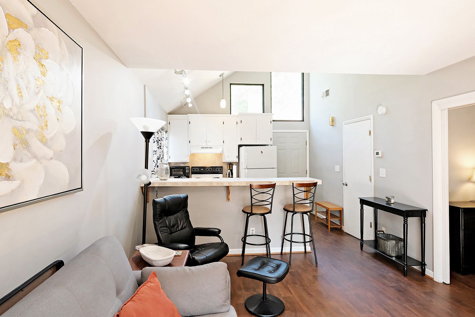 Pet-Friendly & Cozy River Run Condo Near Pen Park – photo 3