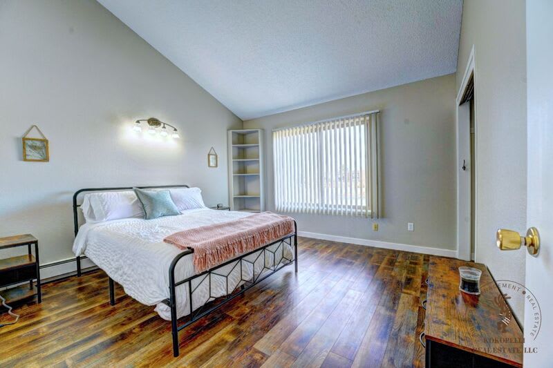 1020 Lakeside Court – photo 4