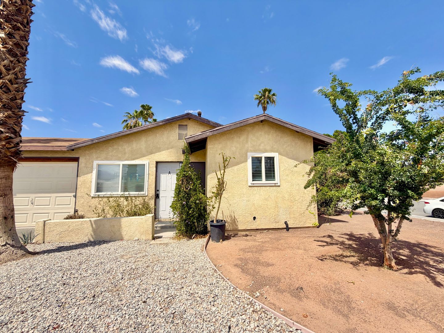AVAILABLE NOW!! 2 Bedroom 1 Bathroom Apartment in Cathedral City! – photo 3