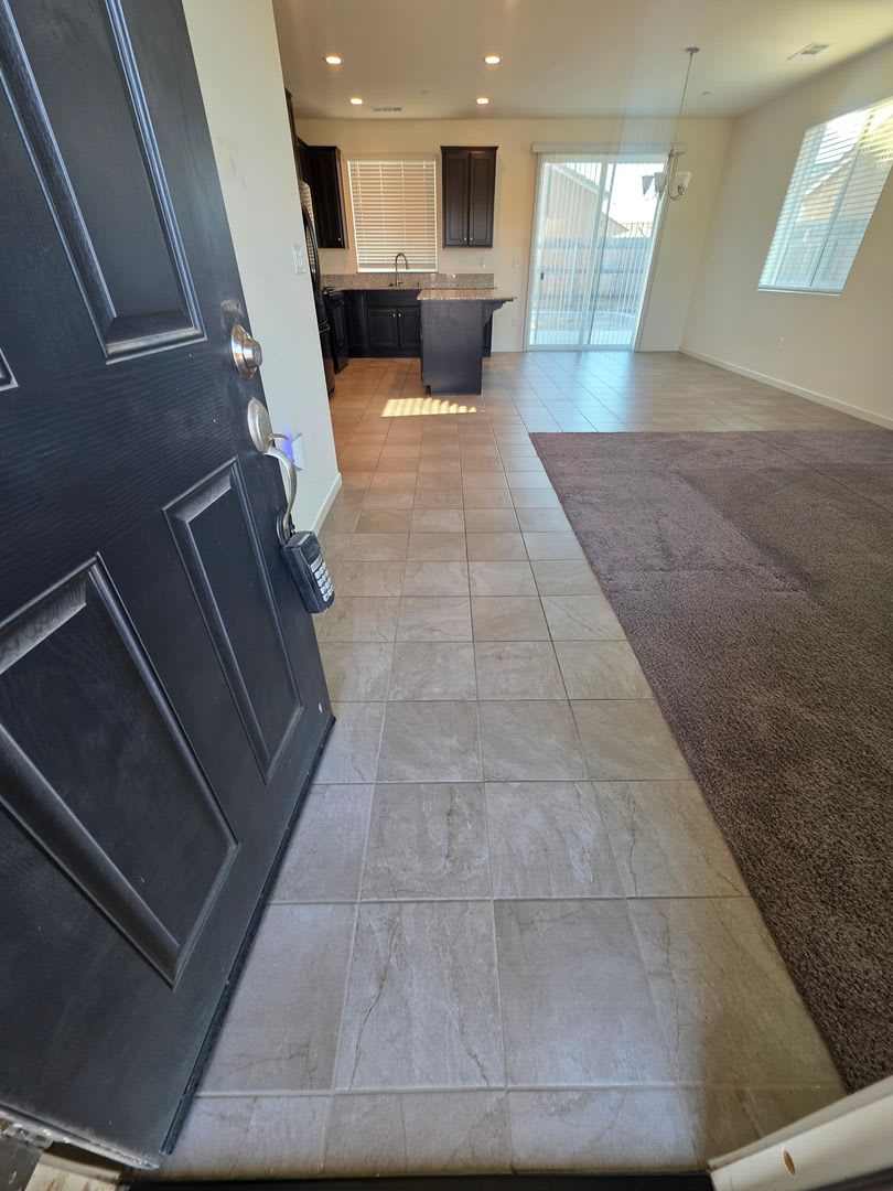 Newer 3 Bedroom 2 Bathroom in Tulare! $300 off First Month's Rent!!! – photo 3