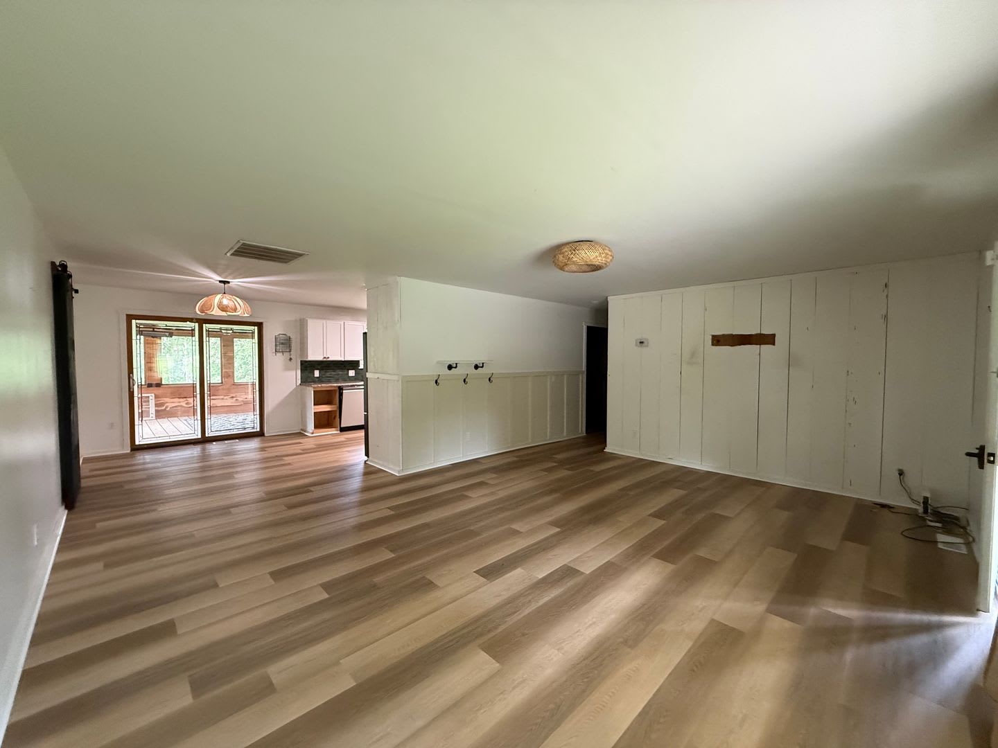 Country living home with shop – photo 2