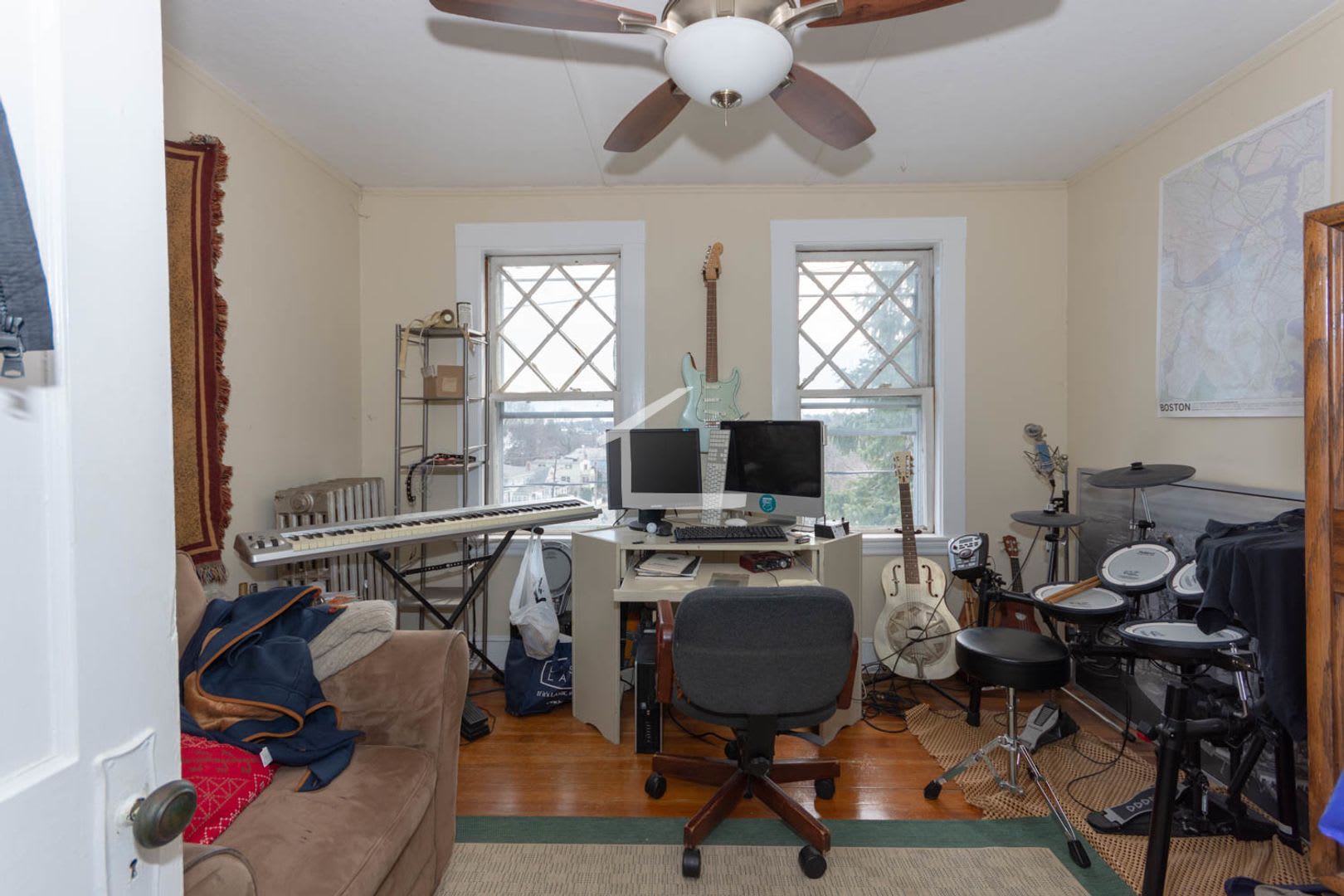 Charming 6 Bedroom-No Broker Fee – photo 1