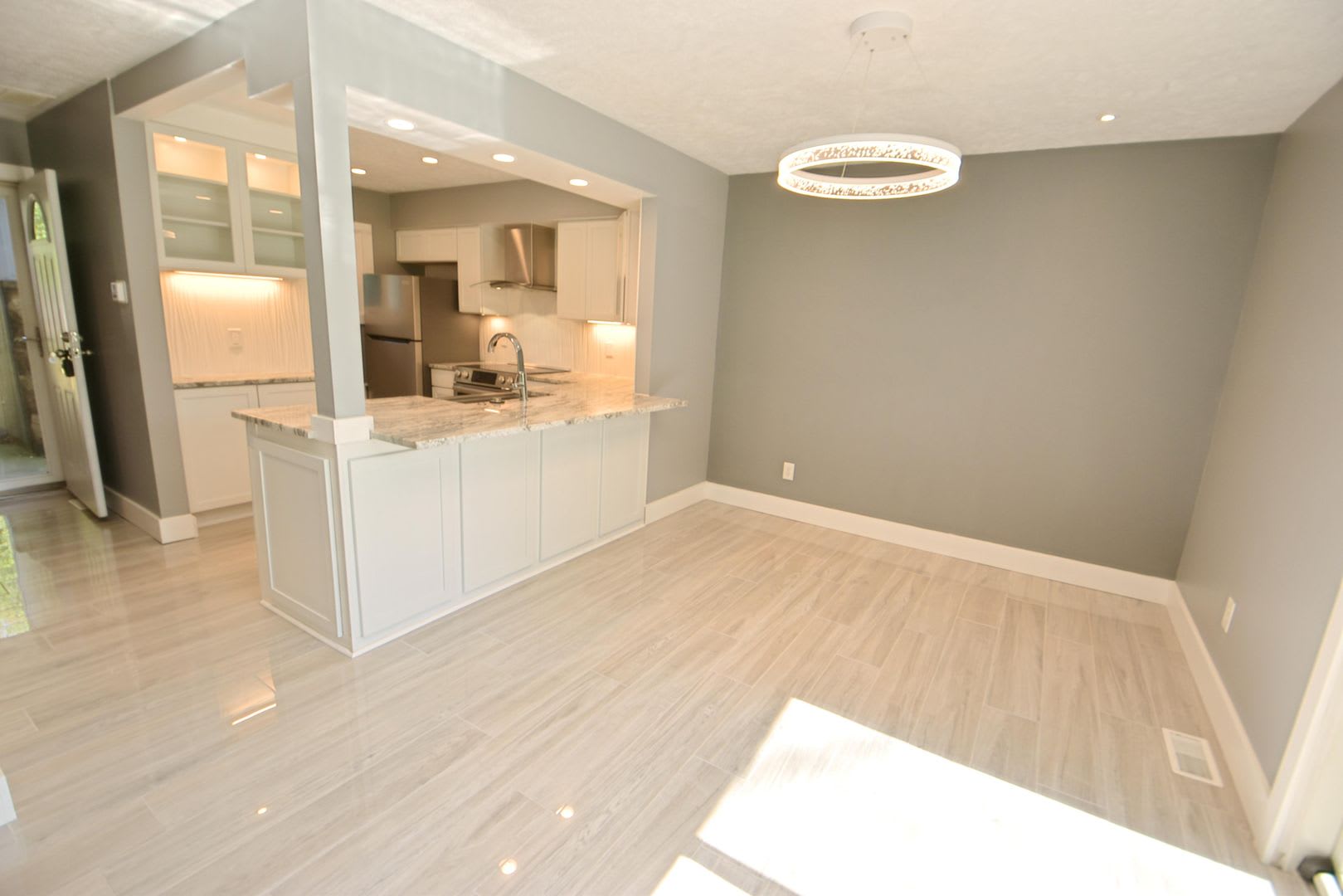 Nicely updated condo at Stoneridge 1 bedroom 1 bath – photo 1