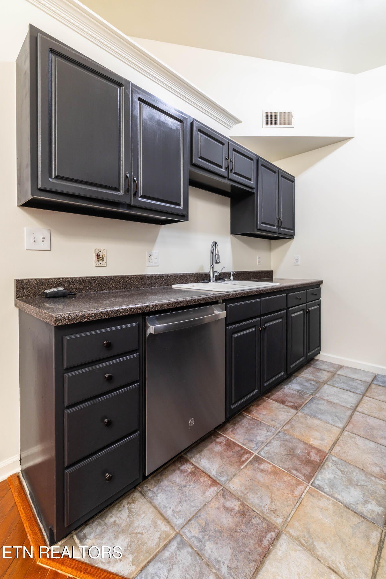 1315 Lucy Way – photo 3