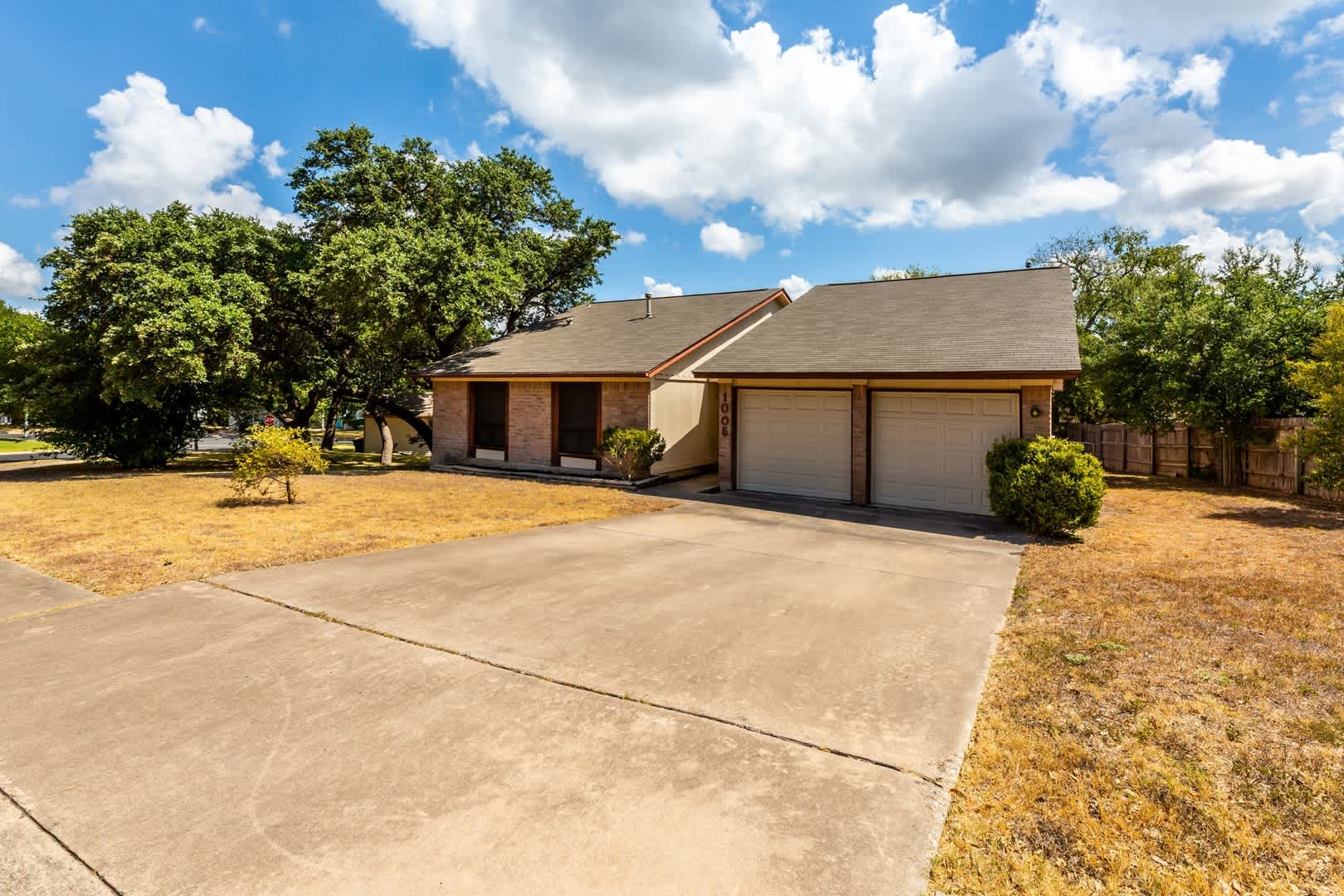 Charming Cottage in North Park Estate – photo 1