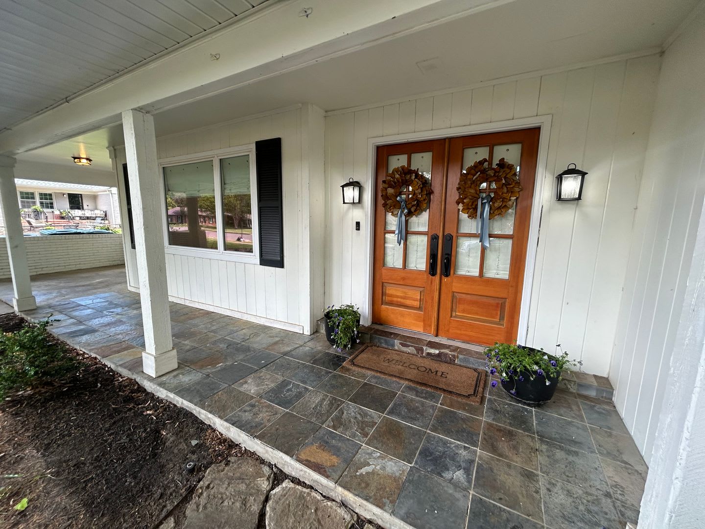 Great Location! Completely Renovated! Huge Backyard! Pets welcome, fees apply. – photo 3
