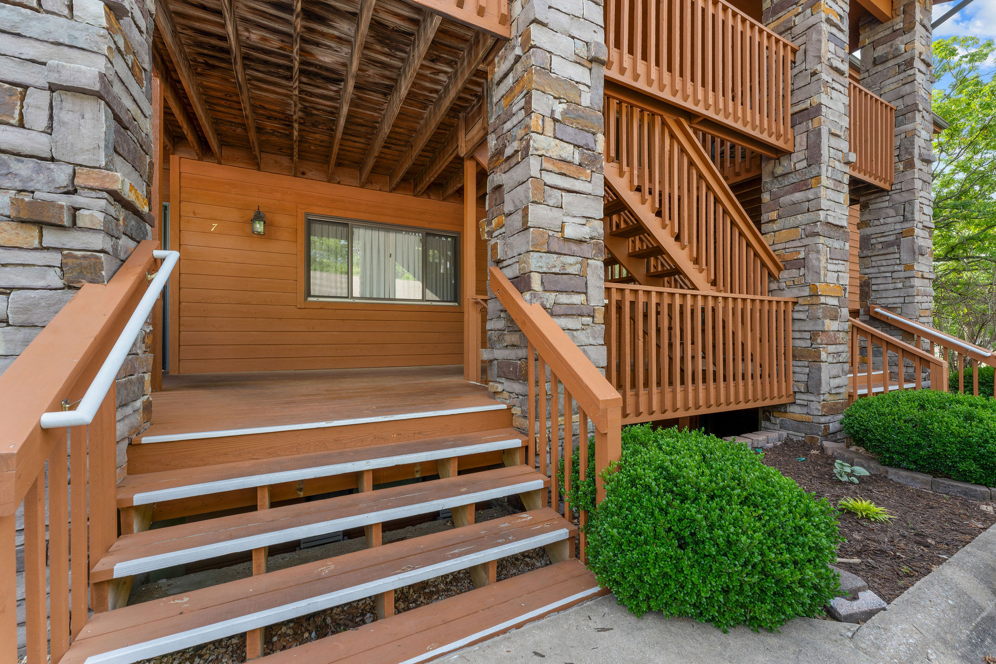 193 Avondale Drive 3Unit 3 – photo 3