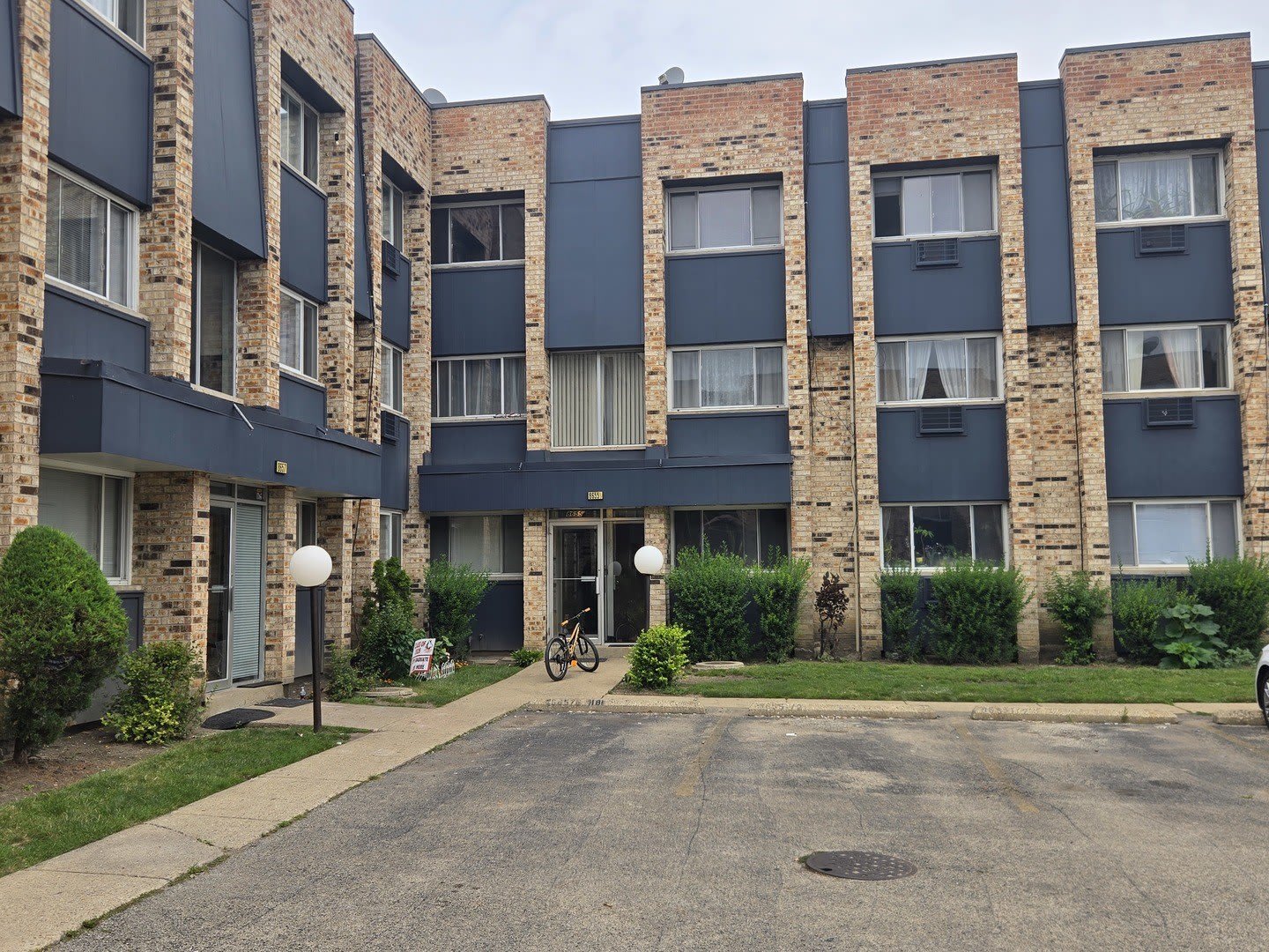 8655 1/2 W Foster Avenue – photo 1