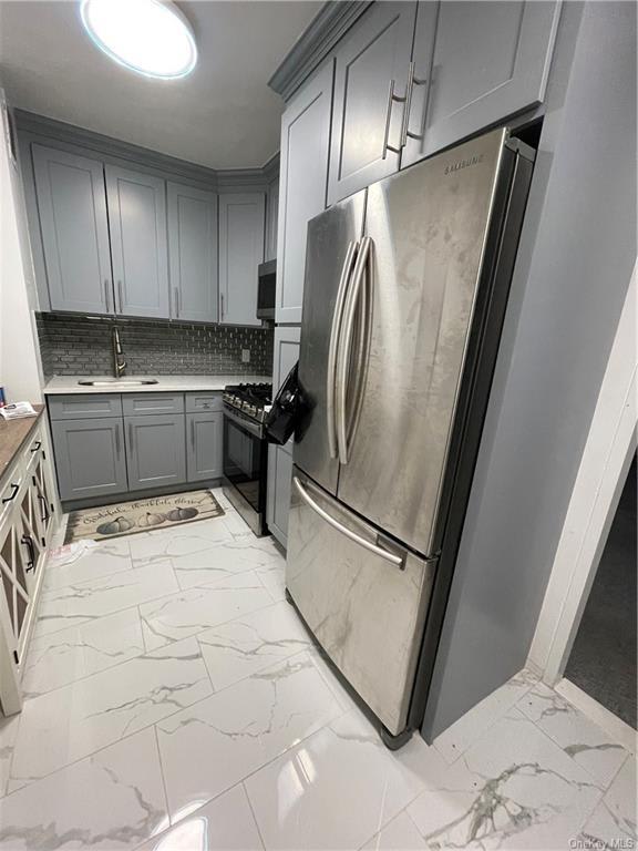 89-15 Parsons Boulevard – photo 2