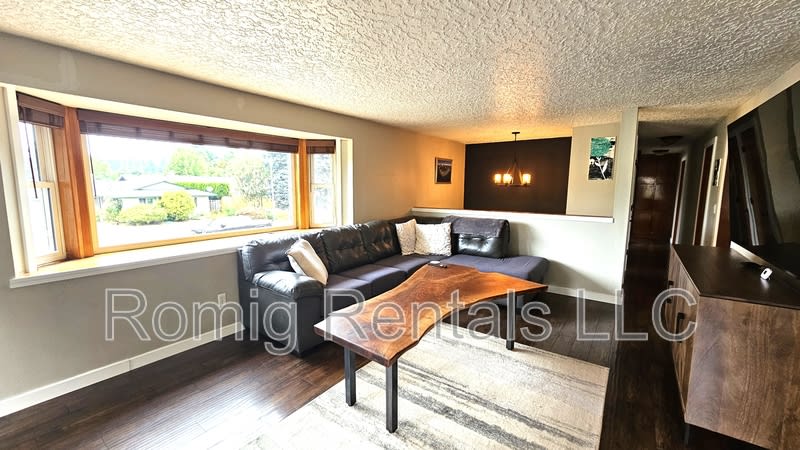 2521 Northeast 47th Street – photo 3