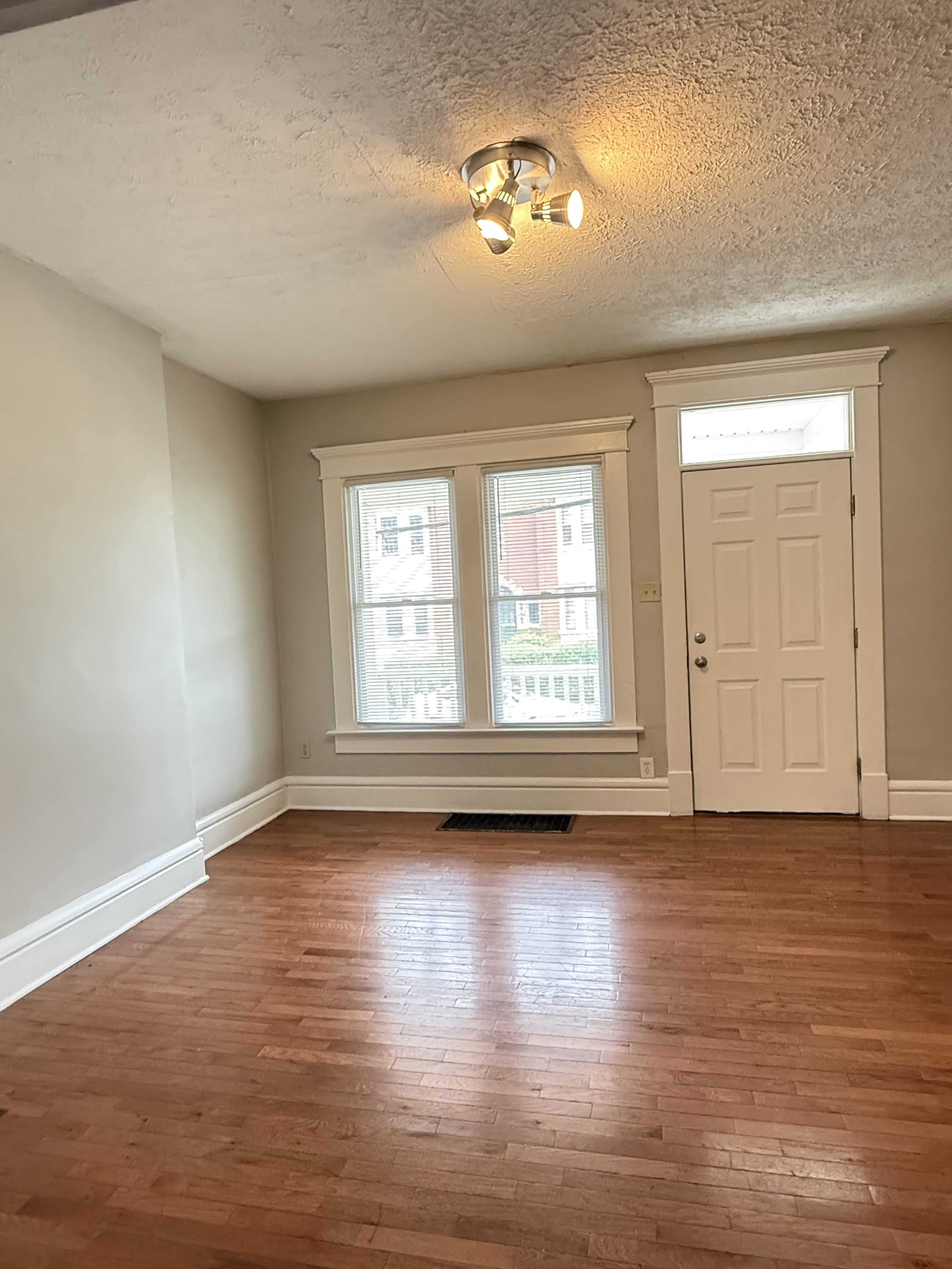 325 Clinton St – photo 2