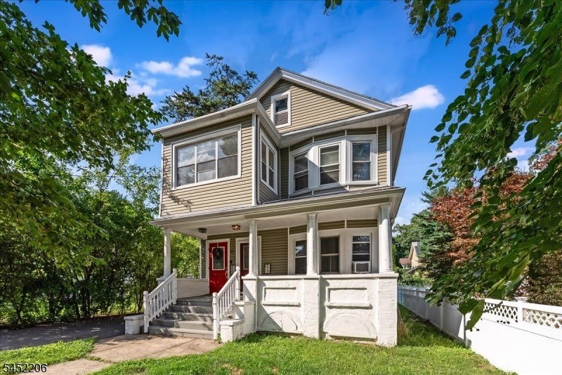 20 Howe Ave – photo 1