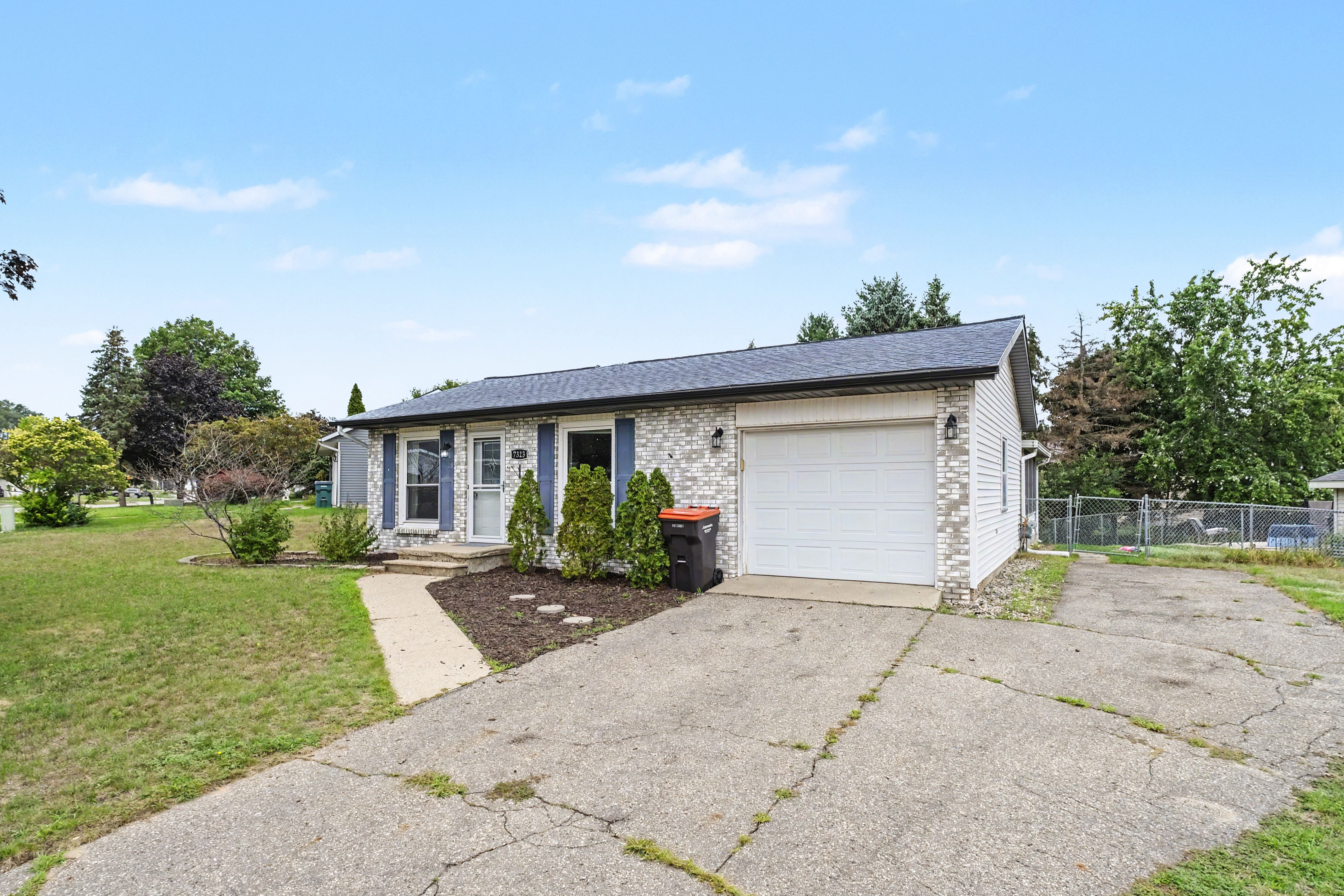 7323 Buist St – photo 2