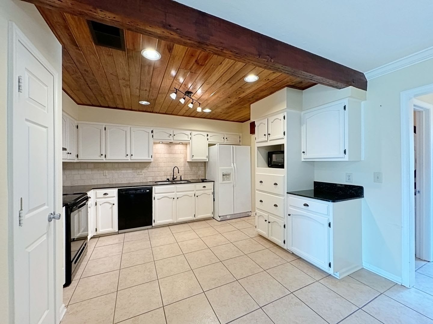 Custom Remodeled Townhome Off Jefferson Hwy – photo 4