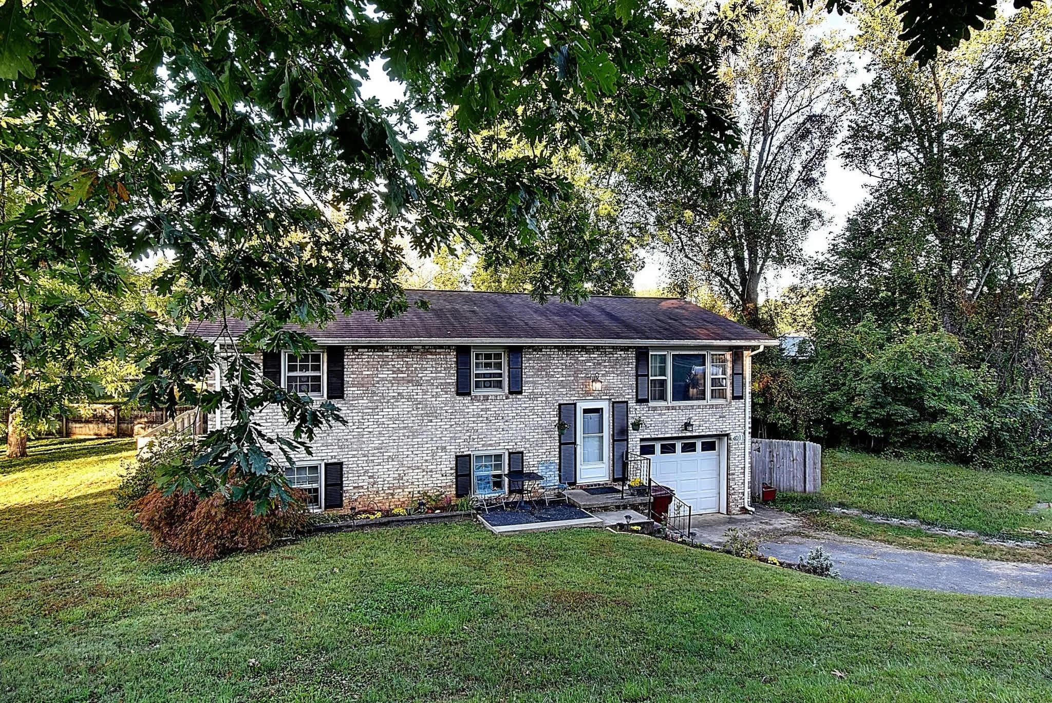 4011 W Englewood Blvd – photo 2