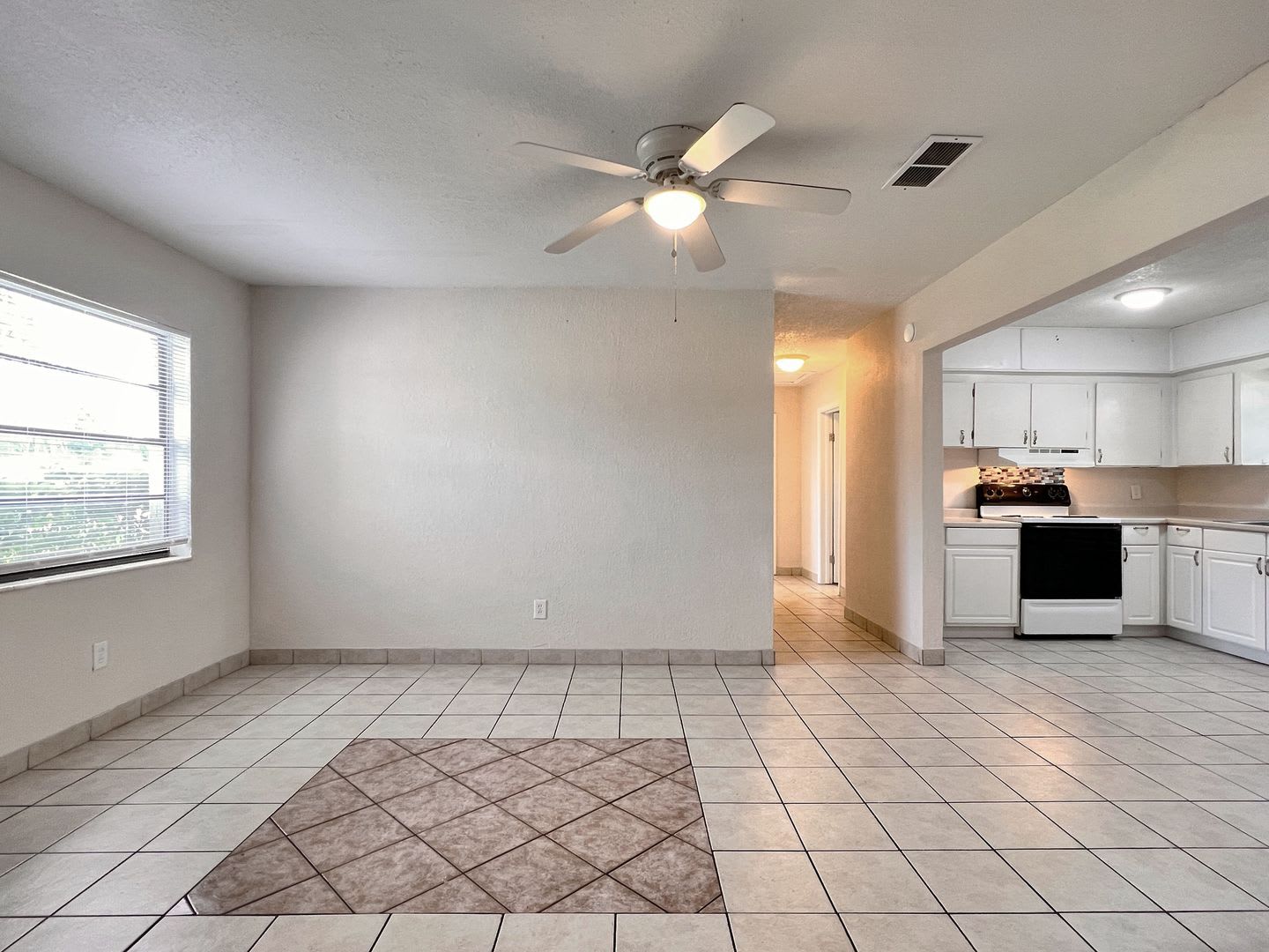 Three-Bedroom Home with Spacious Family Bonus Room – photo 4