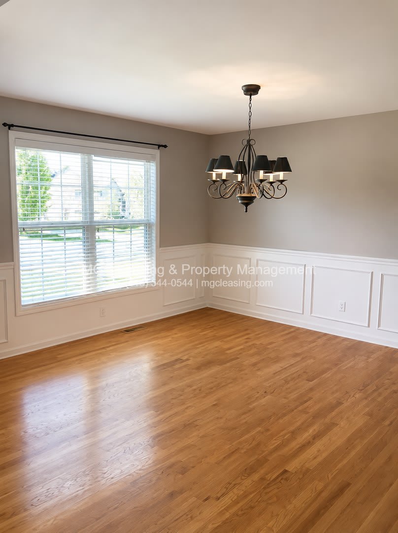Stop scrolling—your dream home in Lee’s Summit is officially here! – photo 5