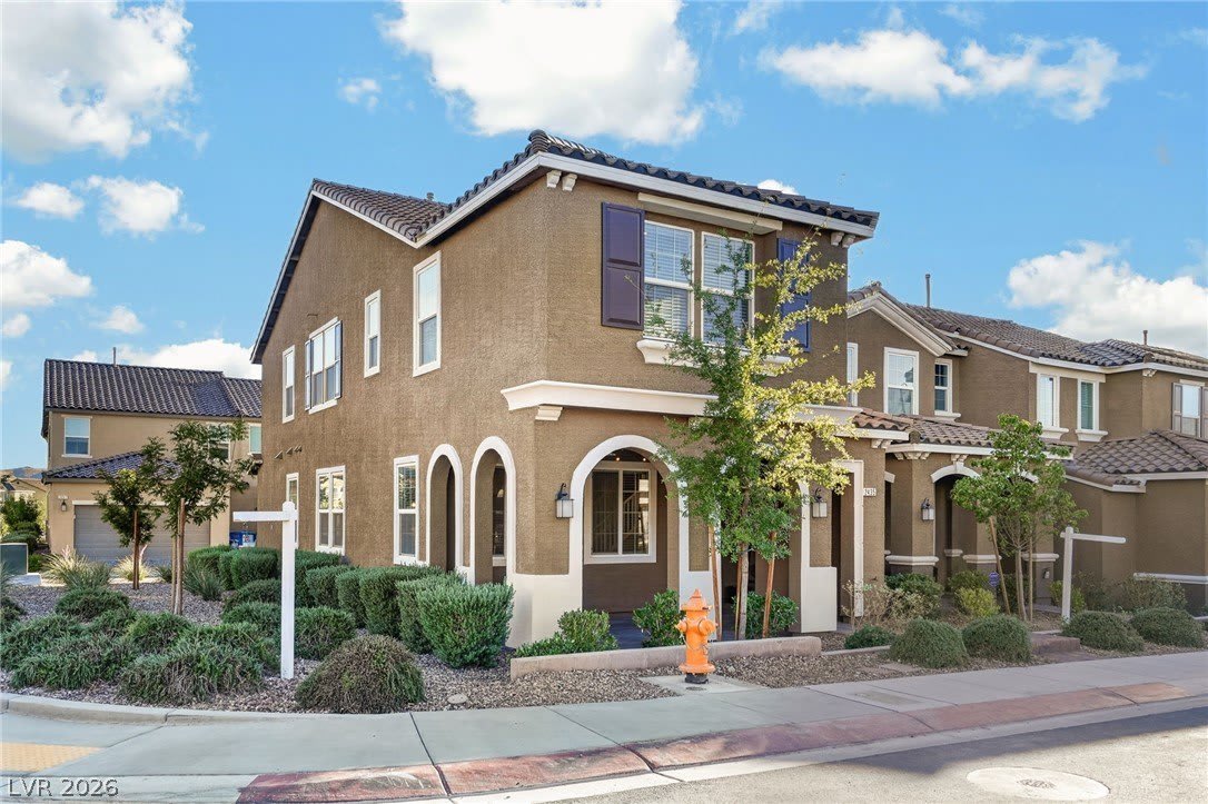 2435 Bellinzona Place – photo 2