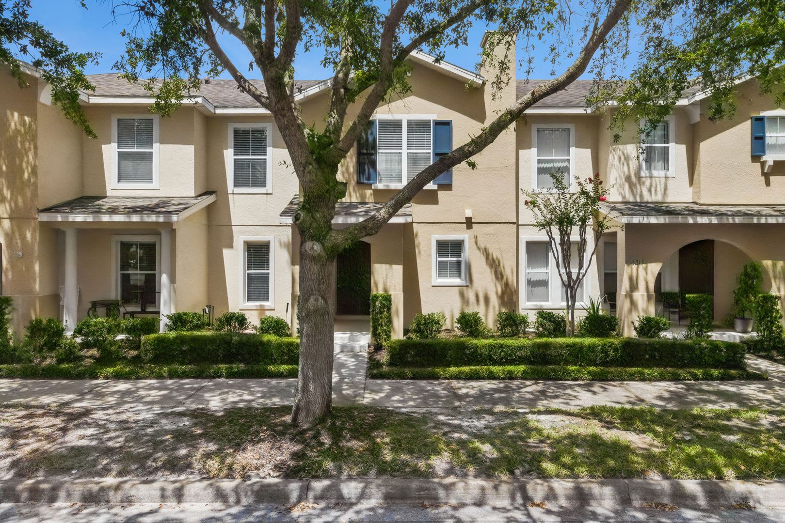 Charming 3 2 5 Townhome Steps From Downtown Avalon – photo 2
