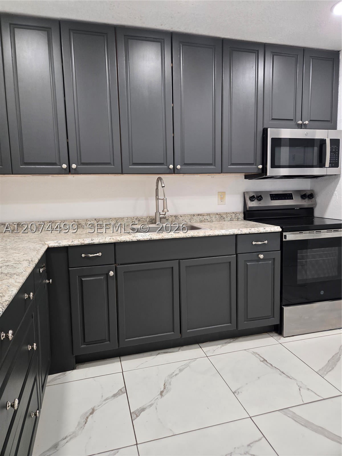 154 NW 14th Way – photo 3