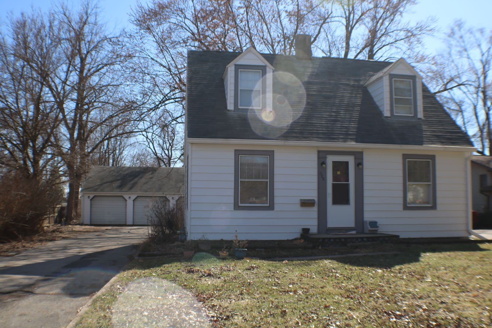 1 750 3 Bedroom 1 Bathroom House Pet Friendly Available For August 1St 2024 Move In – photo 1