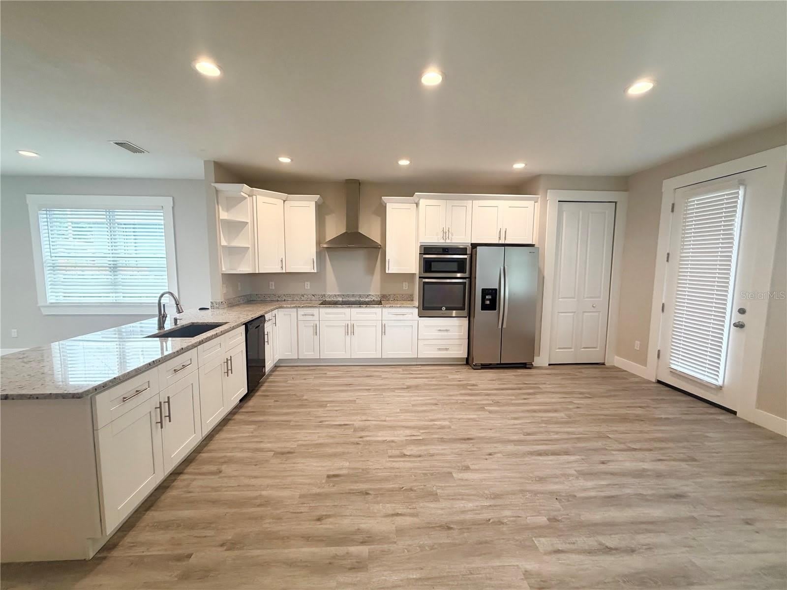 2125 W SAINT JOSEPH Street – photo 5