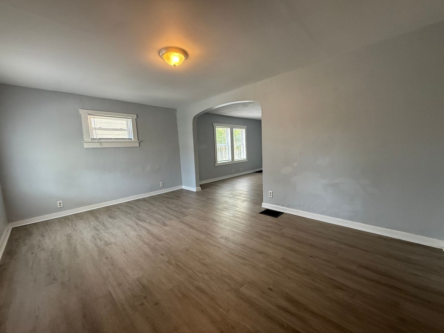New Listing!!-Charming 2 Bedroom – photo 4