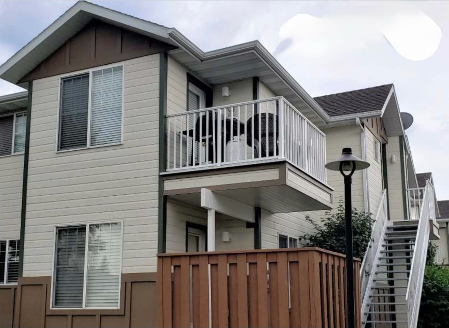 Fantastic west end condo – photo 1