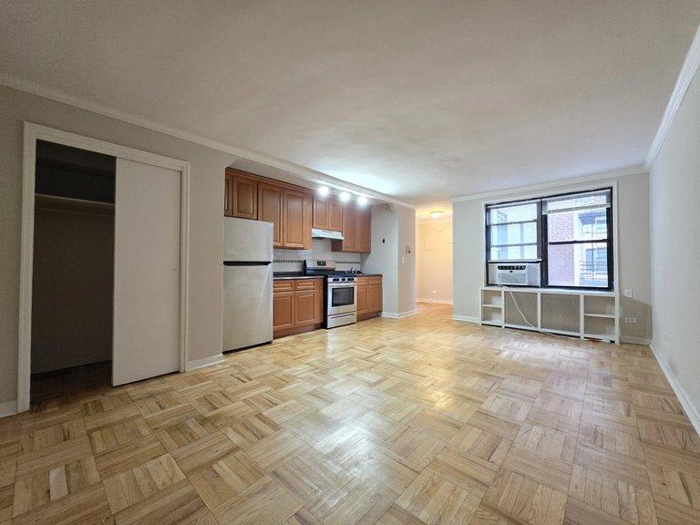 530 West 236th Street – photo 1