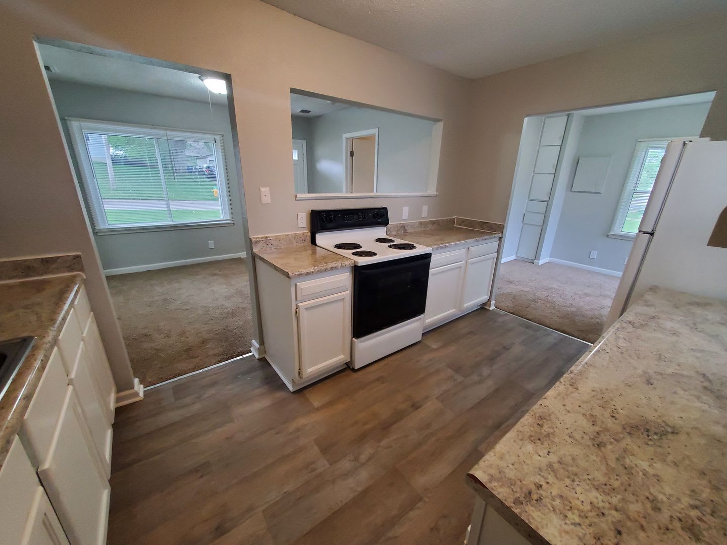 1 bedroom rental home with 2 car garage! – photo 3