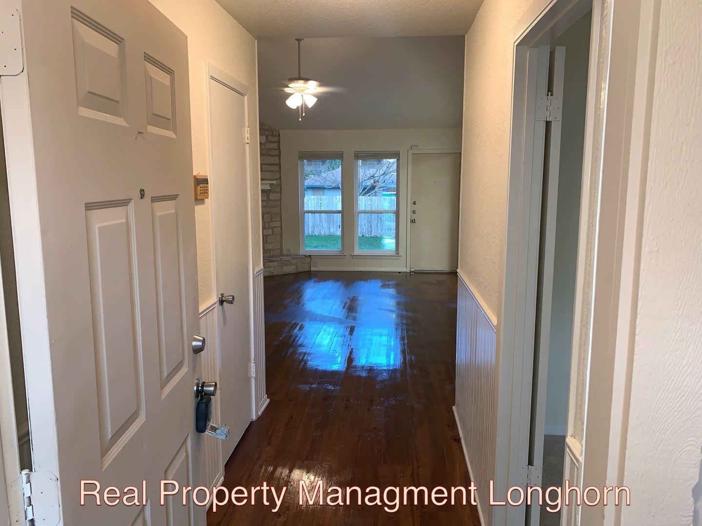 Beautifully Renovated 4/2 One story Georgetown Property. – photo 2
