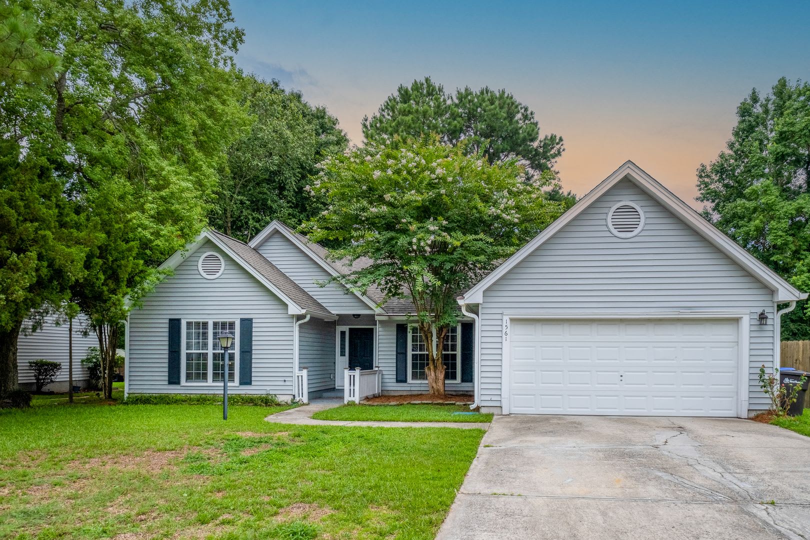 Gorgeous one story 4 Bedroom home in Mount Pleasant – photo 1