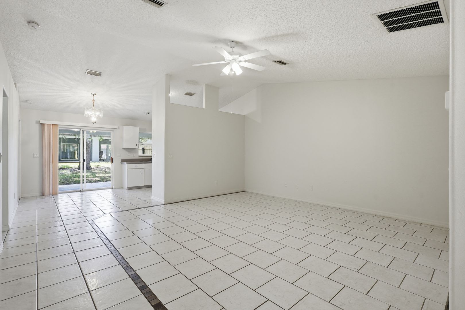 2 Bed 2 Bath Duplex With Garage – photo 3