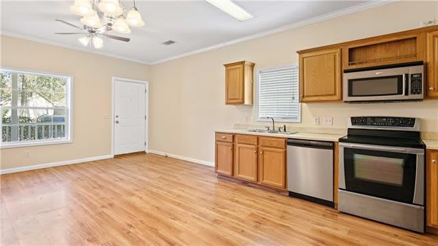 1670 ORLEANS Street – photo 4
