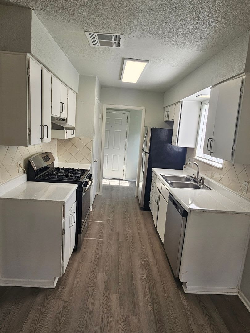 Cozy 3/2 in the Heart of South Austin! – photo 3