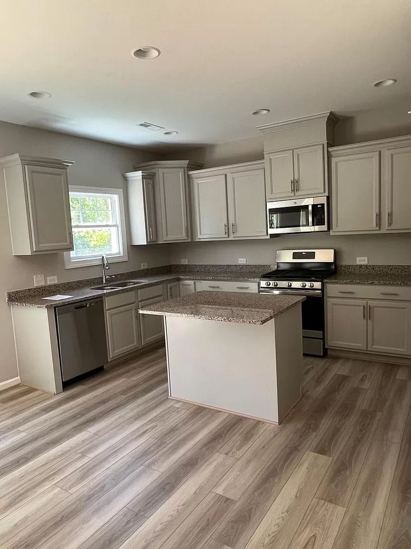 Room In 5 Bedroom Home At Tawny View Ln – photo 3
