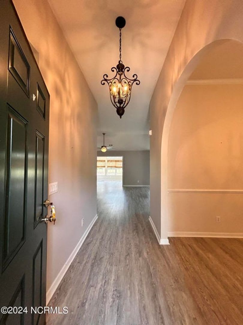 Beautiful brick home in sought-after Sandpiper Bay! – photo 4