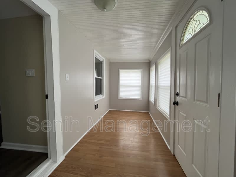 2527 Hartline Dr. – photo 5