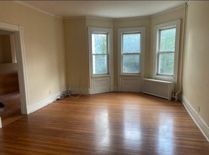 1049 Park Ave – photo 2