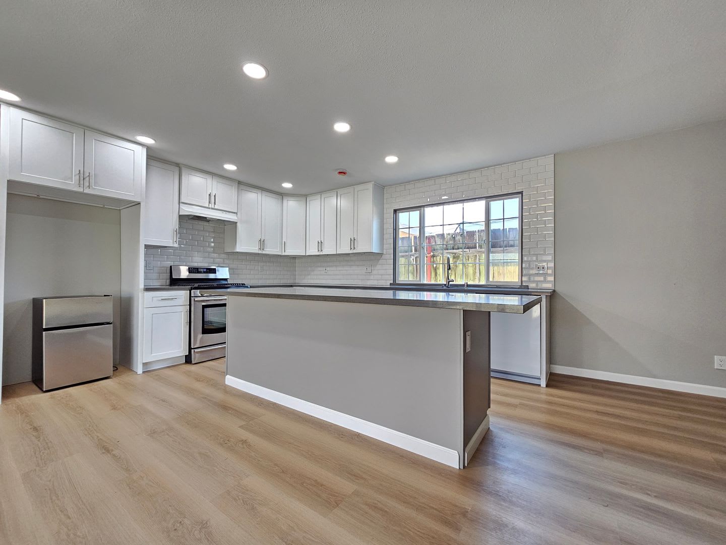 Remodeled Home for Rent – Fresh, Modern, and Move-In Ready – photo 4