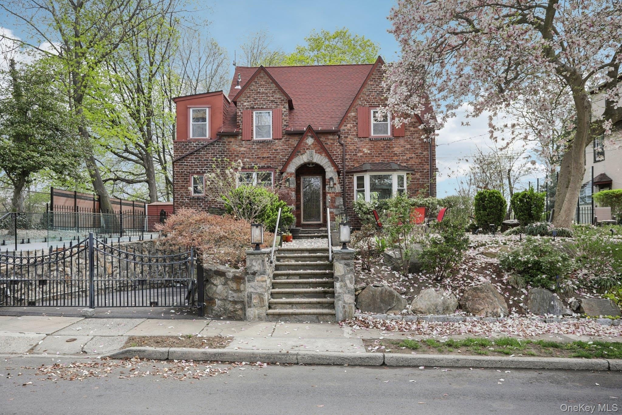 375 Hawthorne Terrace – photo 1