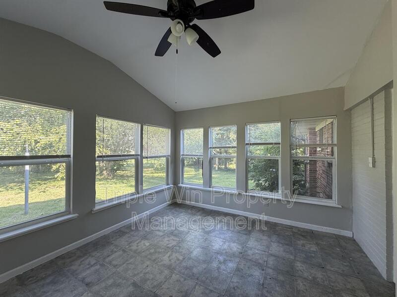 1570 MENDELL DR – photo 5