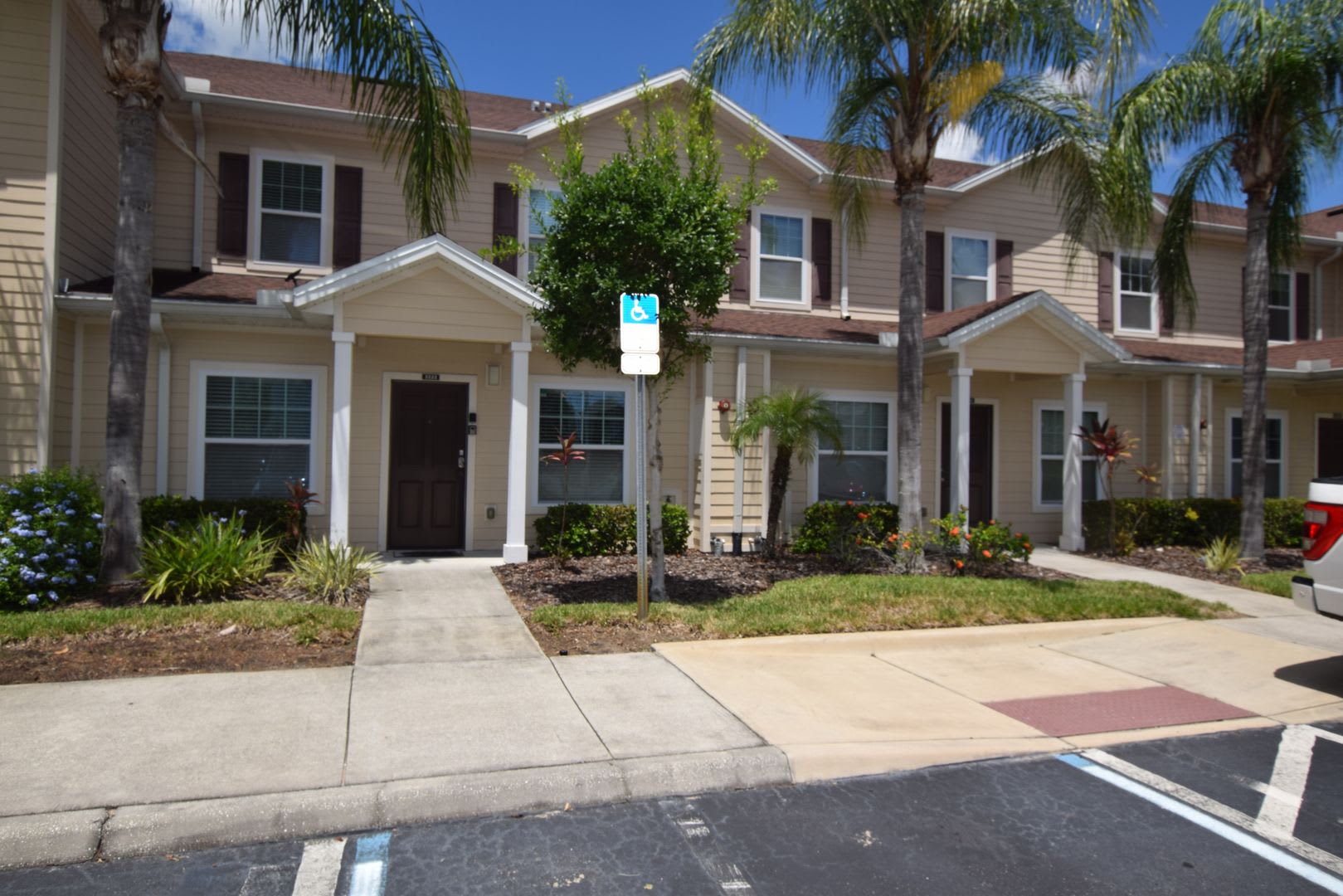 3 Bedroom, 2 Bath Town home for rent at 3222 Wish Avenue Kissimmee, FL 34747 – photo 2