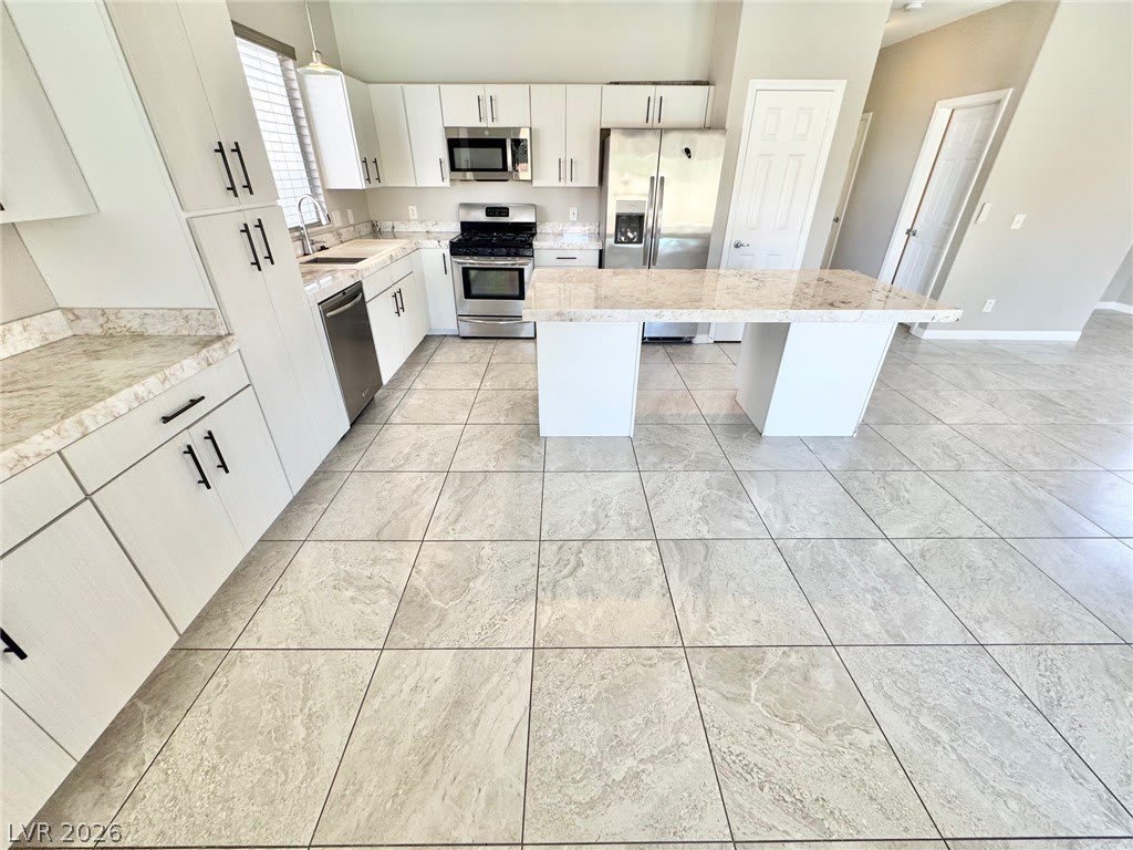1092 Whispering Birch Avenue – photo 4