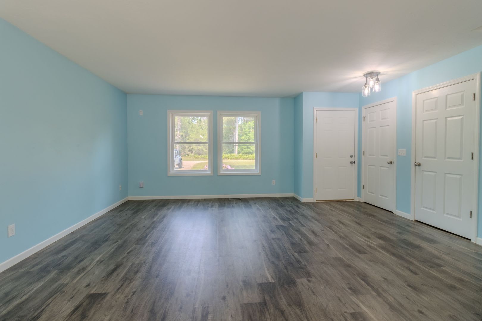Modern Charm on 1.25 Acres – photo 3