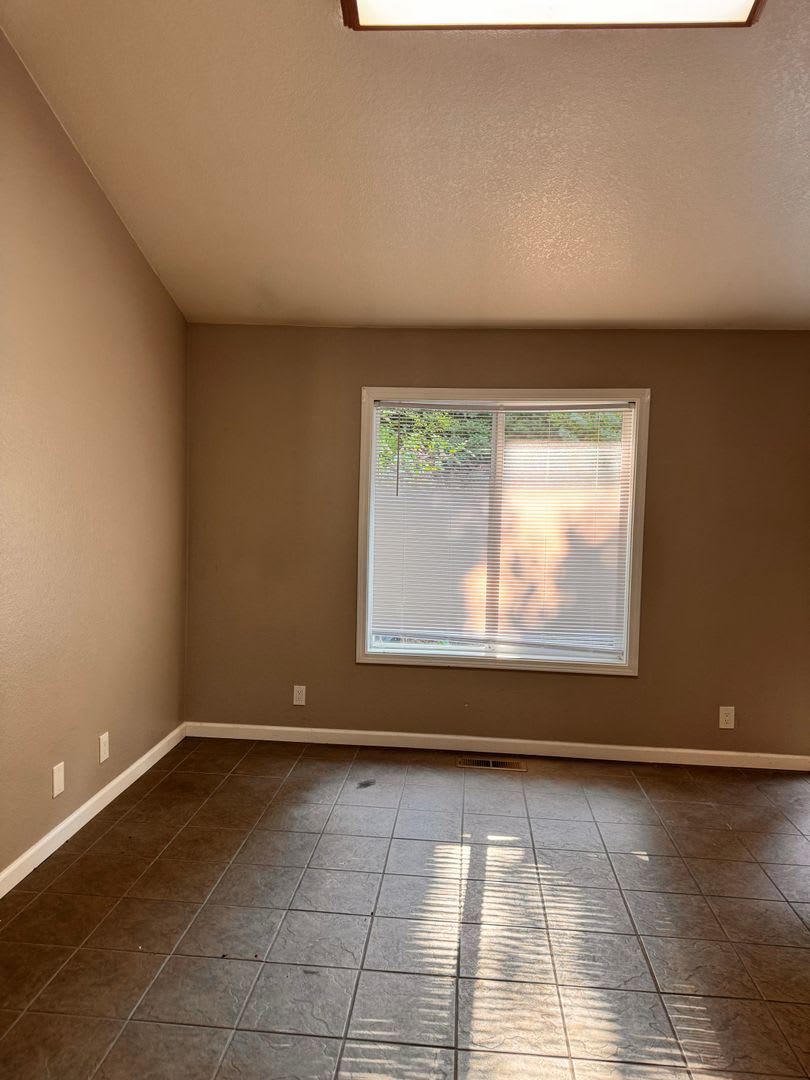 Hucrest 3 Bedroom 2 Bath Home With Garage – photo 3